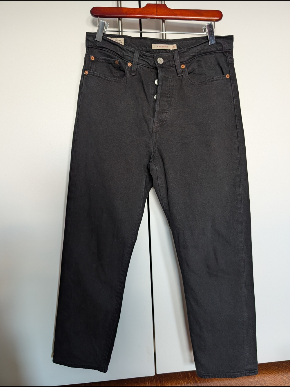 Levi's Women's Black Straight-Leg Jeans Size 27